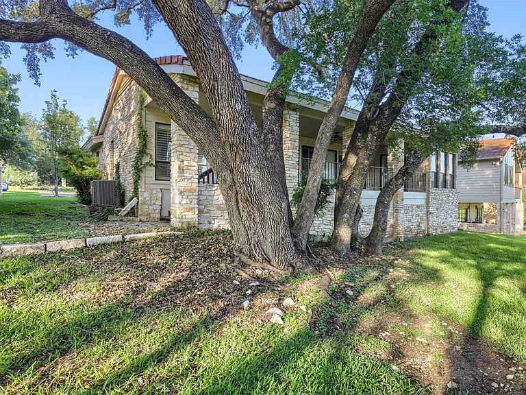 208 Crescent Blf — Photo 25