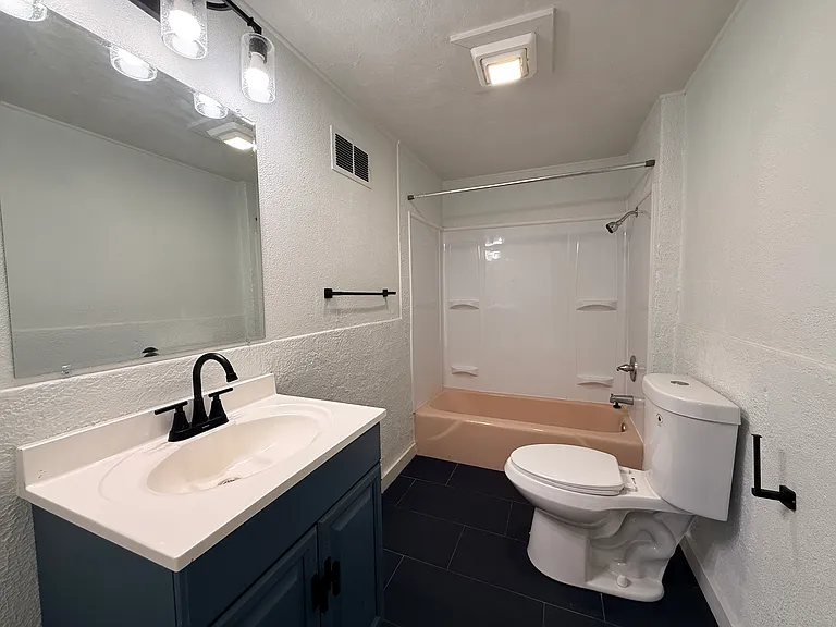 1527 W 11th Ave #A — Photo 4