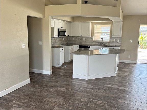 4th image of 4332 SW Santa Barbara Pl