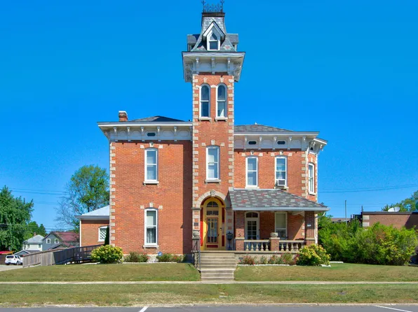 16 W Main St, Knightstown, IN 46148
