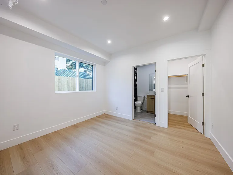 1330 S. Longwood — Photo 18