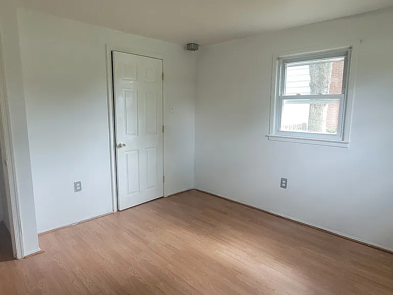 4419 Kentmore Dr — Photo 36