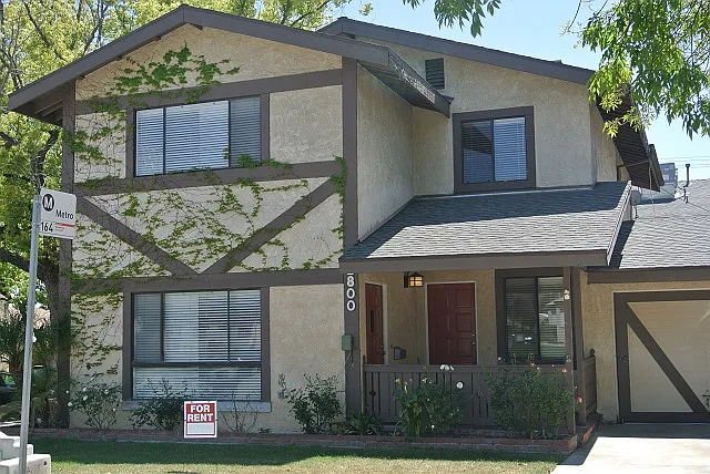 2800 W Victory Blvd — Photo 1