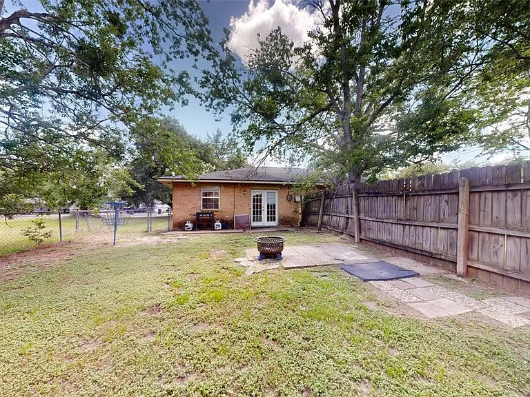 1211 Georgia St — Photo 13