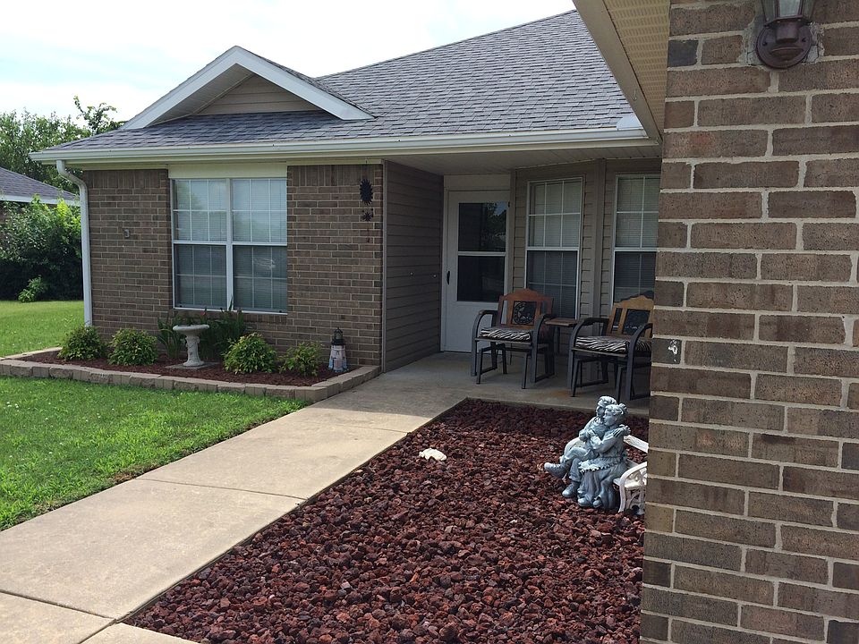 1st image of 541 Woods Dr