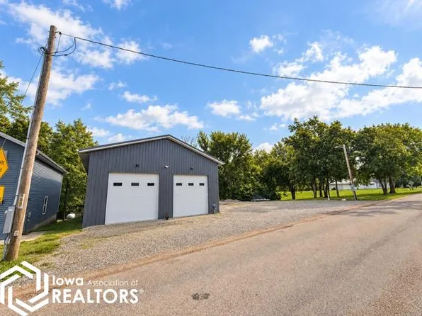 1381-1382 Holiday Ln, Brooklyn, IA 52211