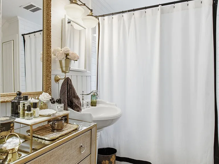 324 W 9th St — Photo 22