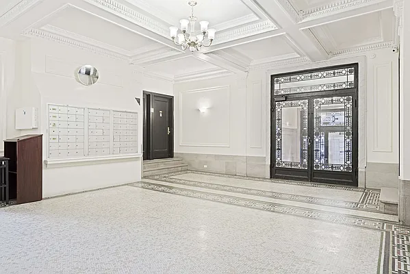 Sold by Compass | media 7