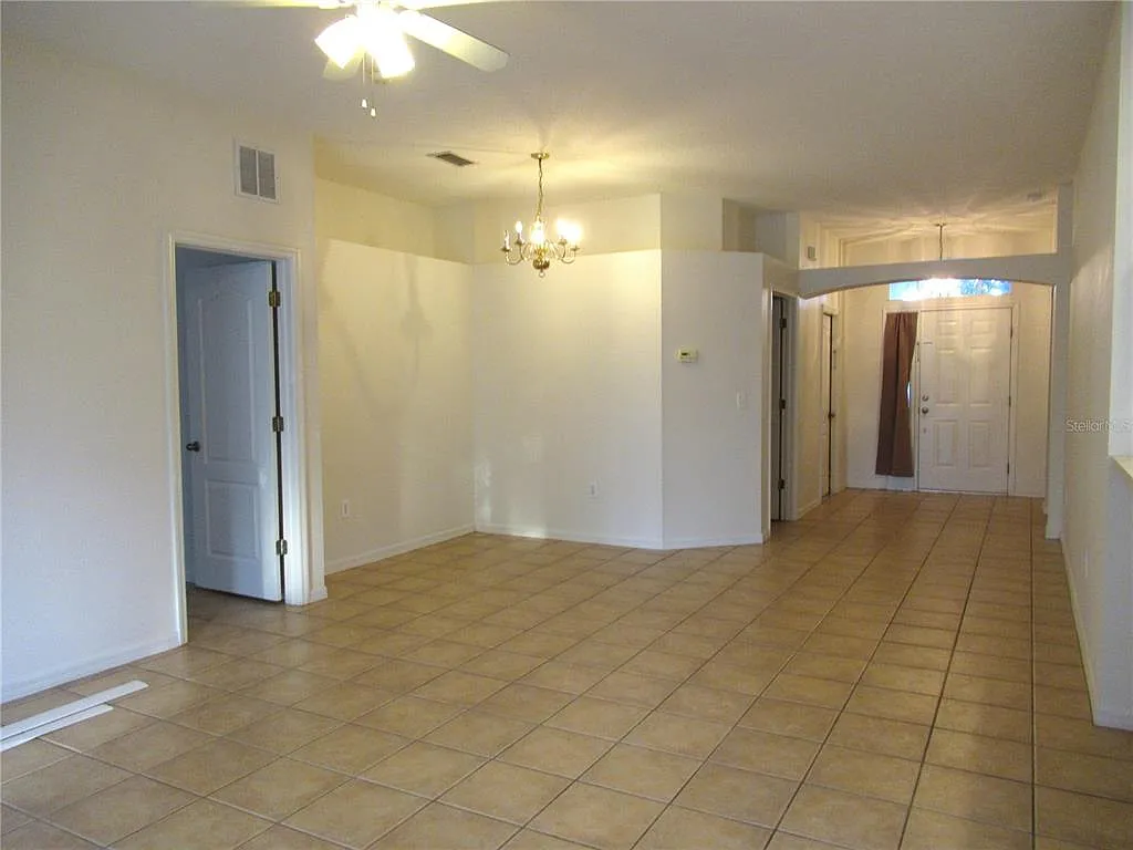 3 bed, 2.0 bath, 1413 sqft, $1,850 — Photo 2