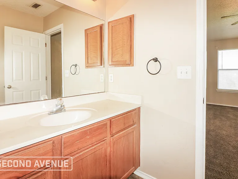 1017 La Mirada — Photo 11