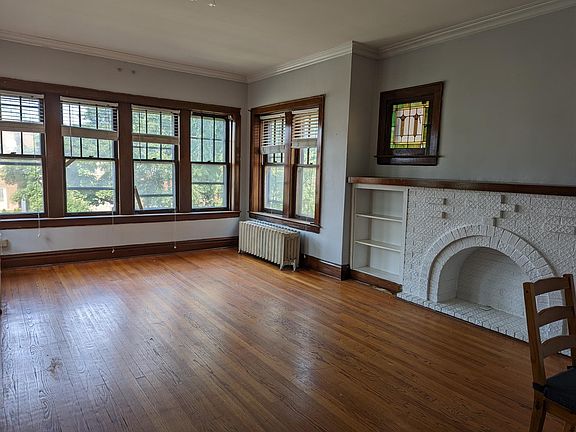 2nd image of 4037 W Oakdale Ave #2