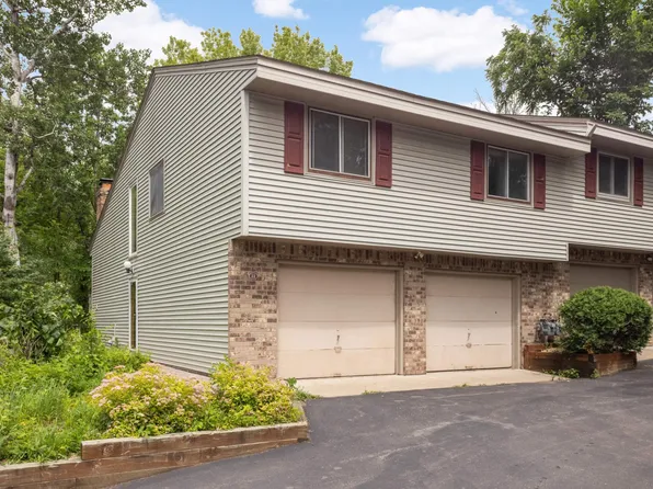 31 Garden Dr, Burnsville, MN 55337