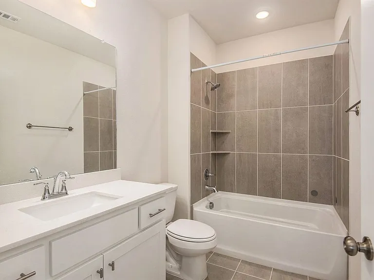4525 Bishop St — Photo 21