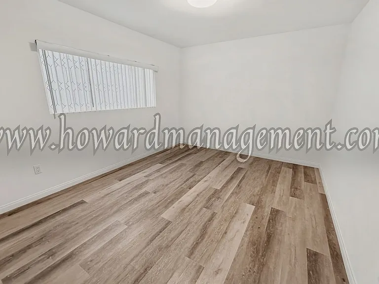 ** Move In Special** 4124 Grand View! Prime Location, All Vacancies Currently Offering 2 Week Fre... — Photo 9