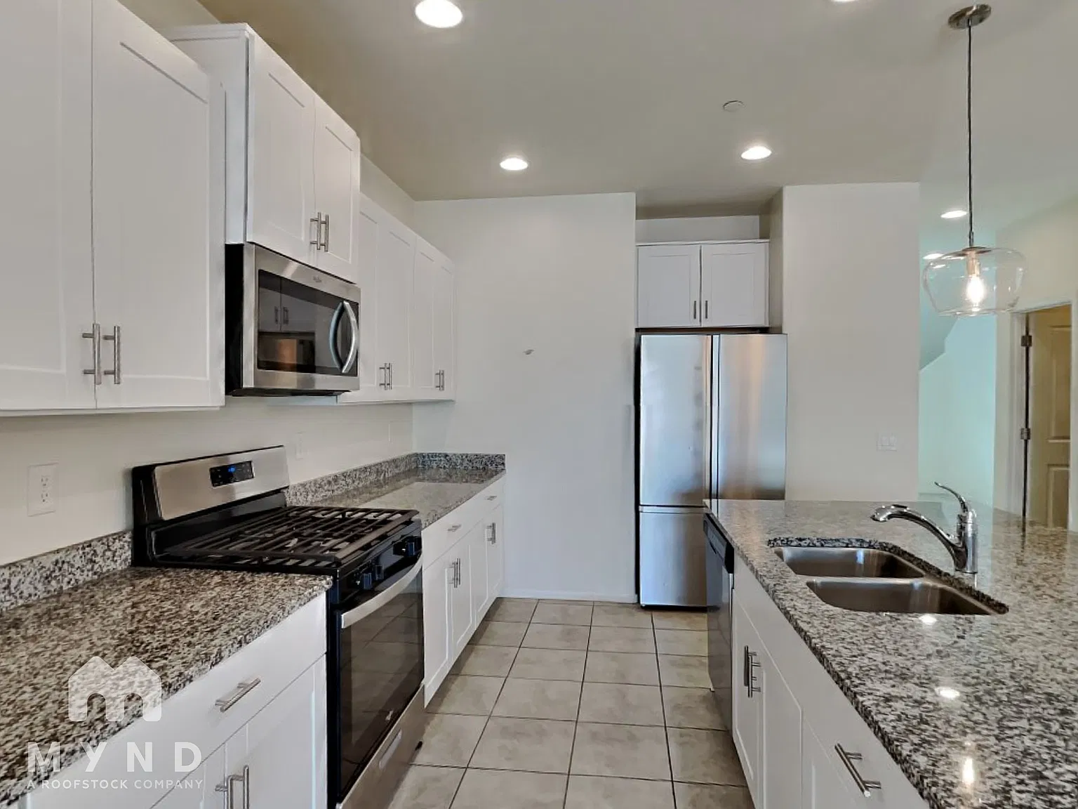 5 bed, 3.5 bath, 2920 sqft, $2,375 — Photo 3