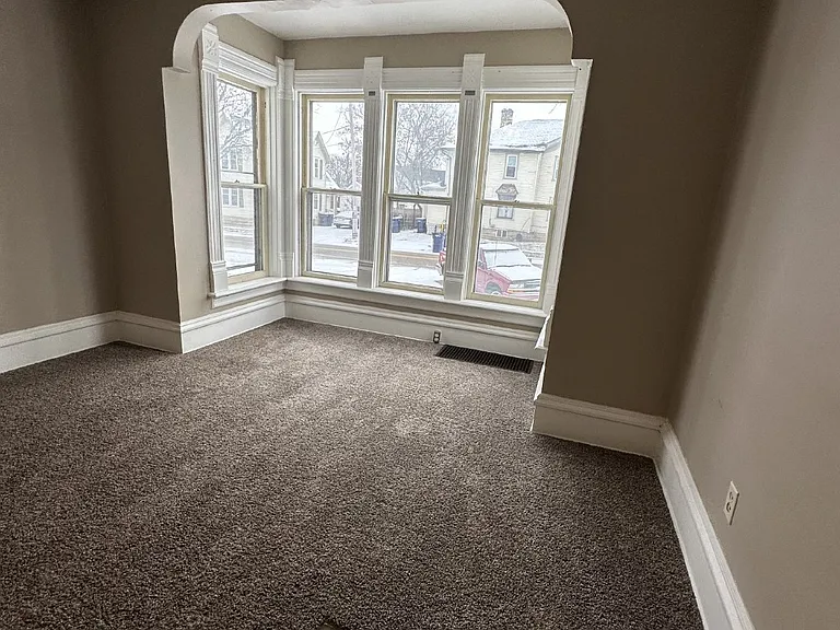 416 Dodge St — Photo 37