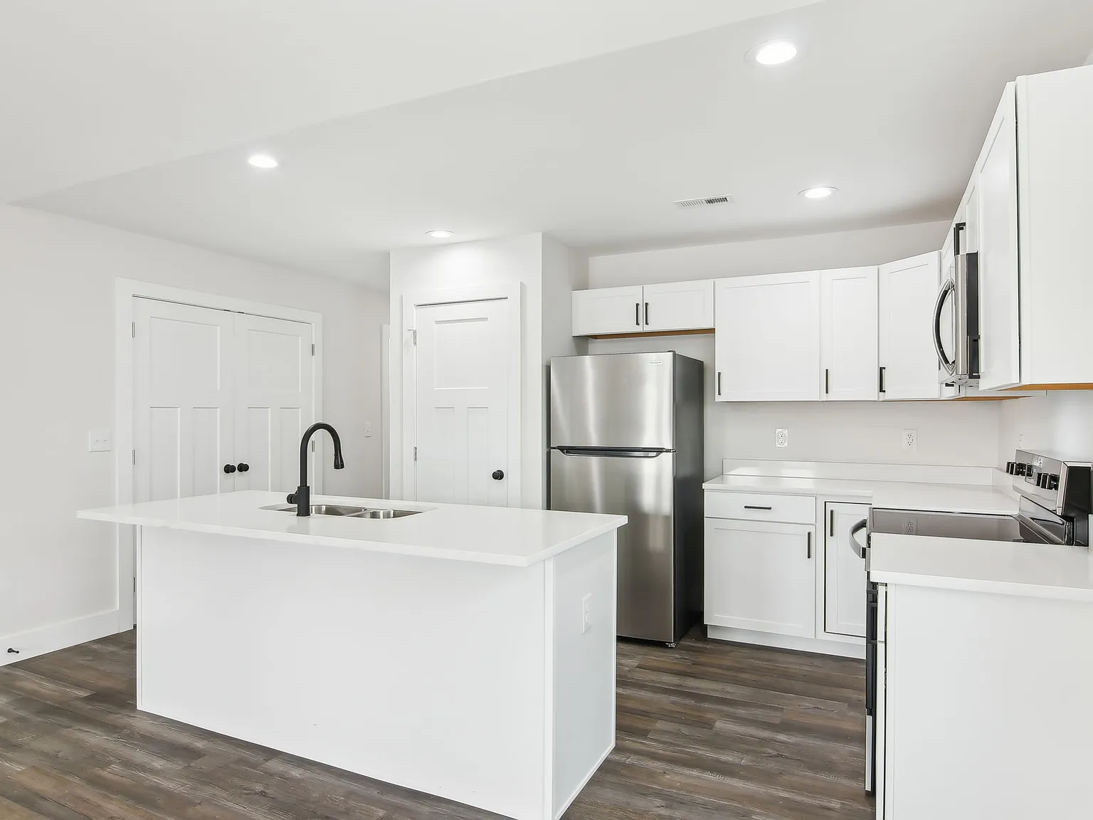 3 bed, 1404 sqft, $1,645 — Photo 4