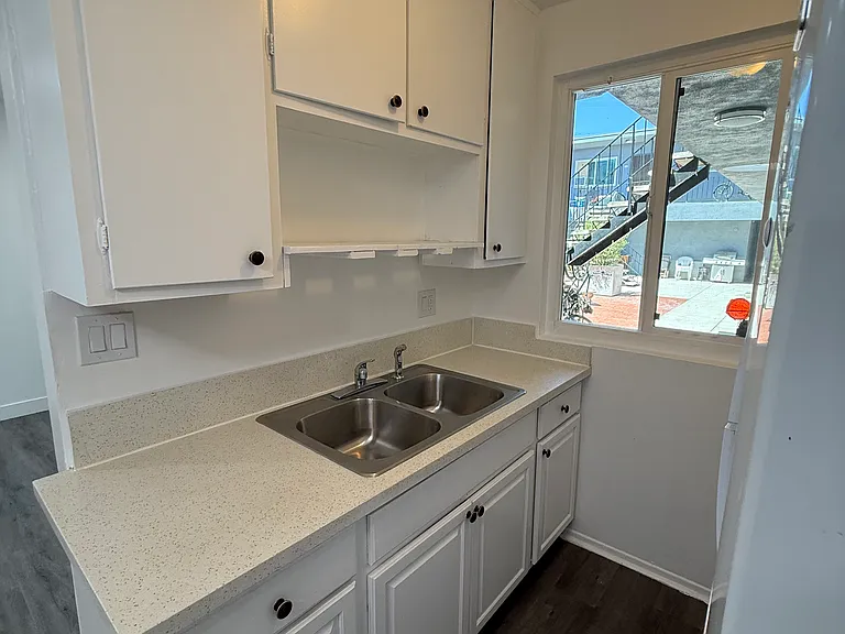 2435 E Fairmount St #5 — Photo 3