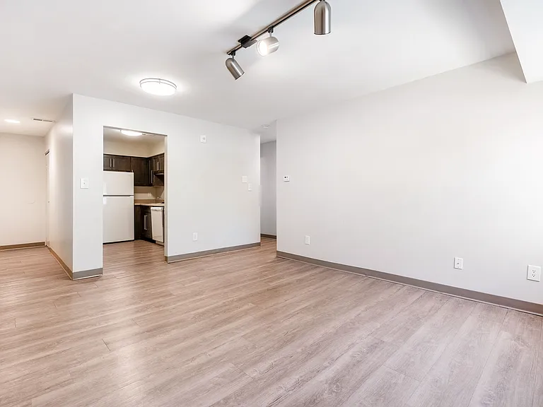 Franklin Manor Apartments — Photo 20