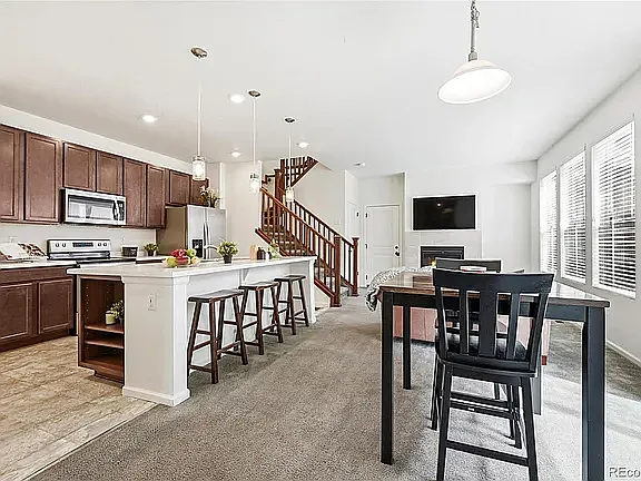 3 bed, 2596 sqft, $3,249 — Photo 3