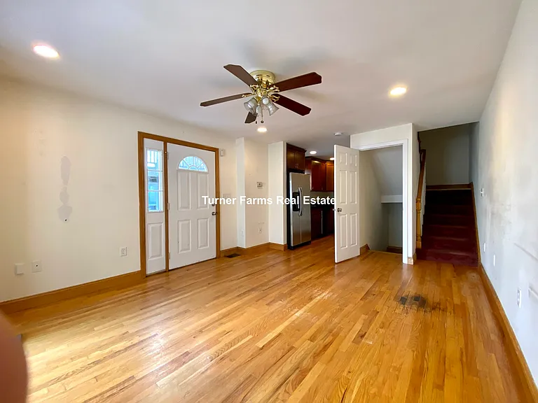 241 W 3rd St #2A — Photo 30