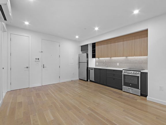 4th image of 567 Ocean Pkwy APT 4D