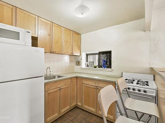 3rd image of 156 Bleecker St #8KE