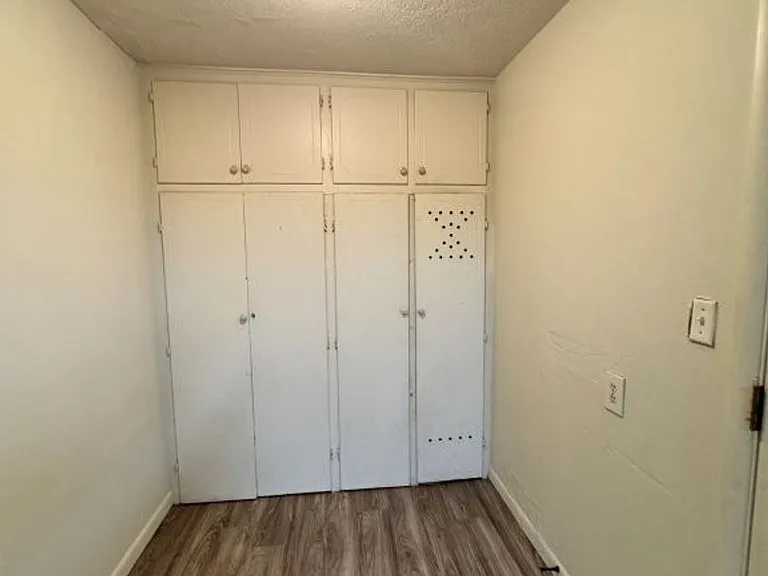 1122 N Flood Ave — Photo 17