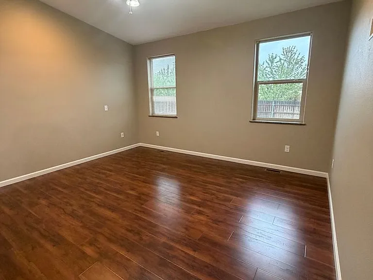 215 N Wellington St — Photo 15
