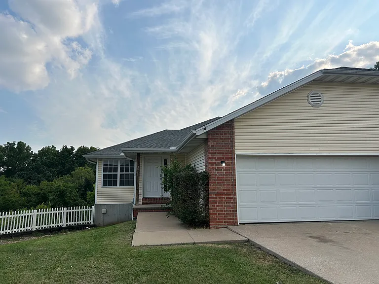 3947 S Timbercreek Ave — Photo 8