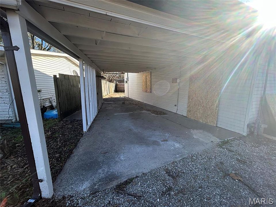 2nd image of 302 Saint Leonard Dr