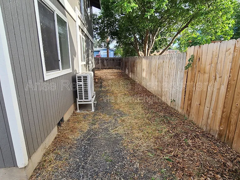 2141 SW Quartz Ave — Photo 24