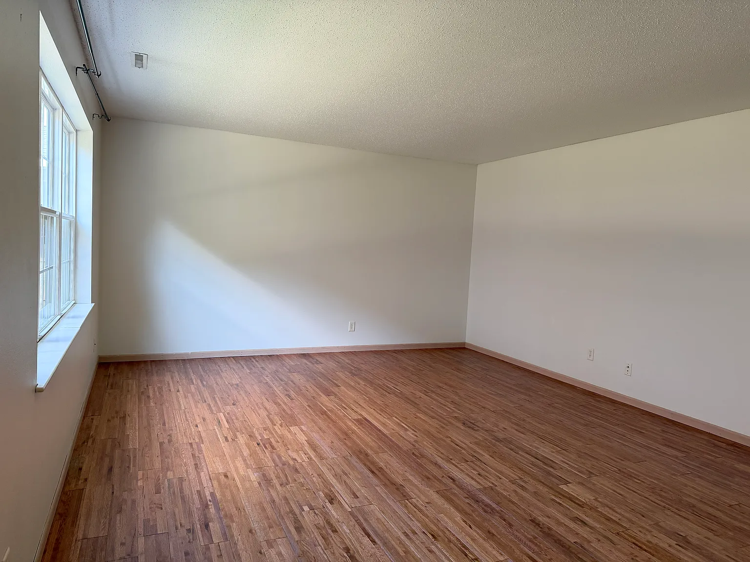 3 bed, 1200 sqft, $1,675 — Photo 3