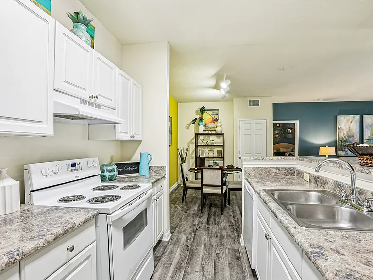 The Arbor Walk Apartments — Photo 14