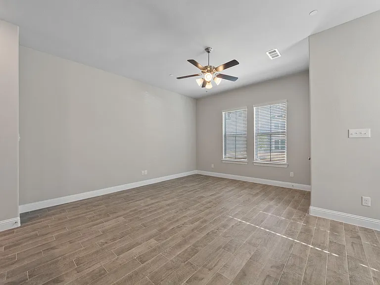 4267 Shavano Dr — Photo 9