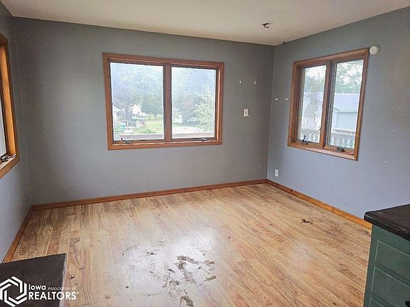 5th image of 605 E Main Ave