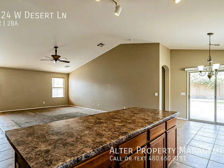 6524 W Desert Ln — Photo 5