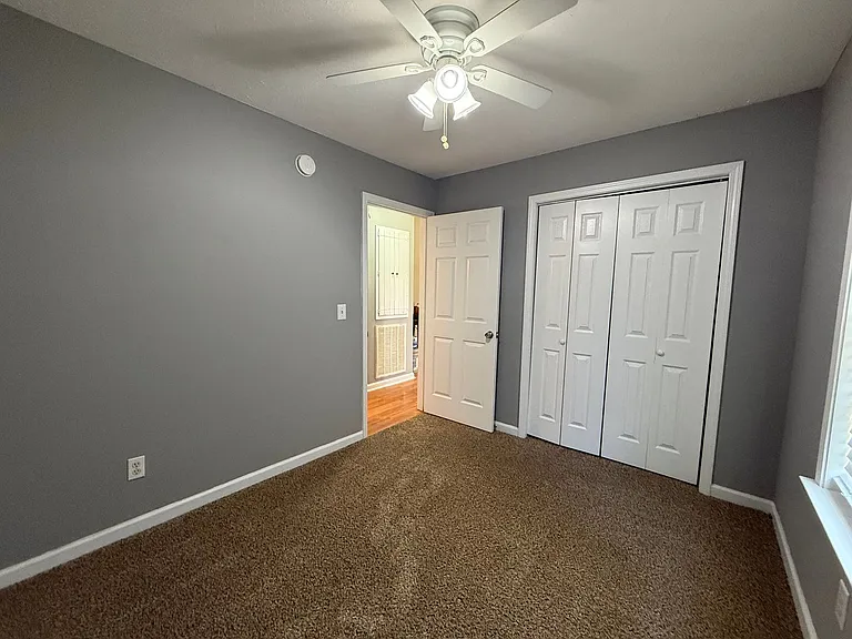 327 Center St — Photo 15