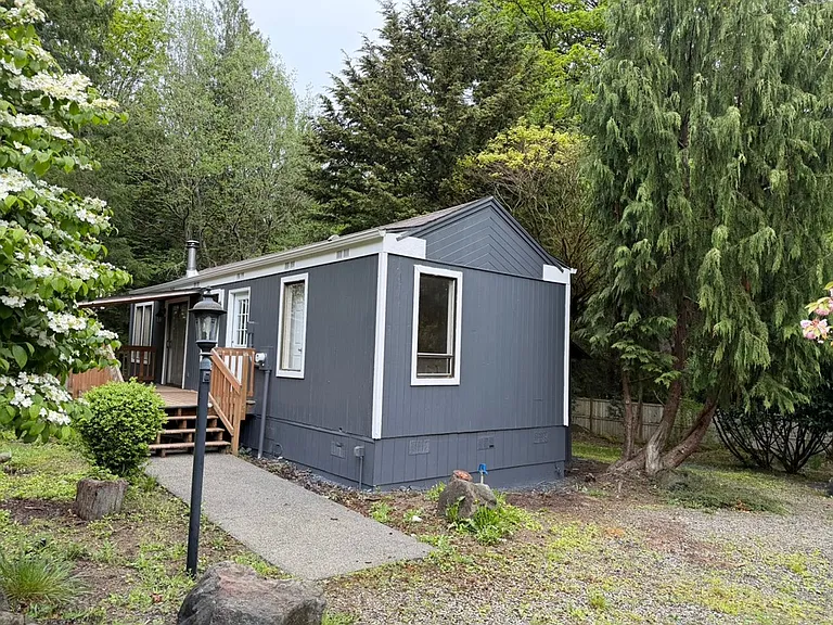 3063 Oak Bay Rd — Photo 1