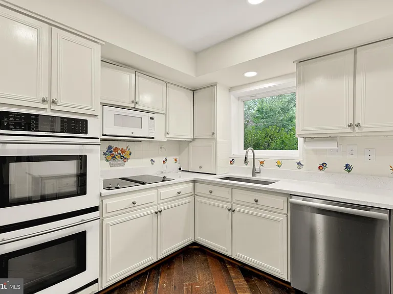 8416 Fox Run — Photo 18