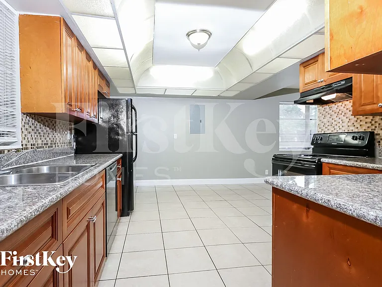 314 NW 49th Ave — Photo 8