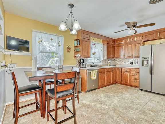 4th image of 106 Barmont Dr