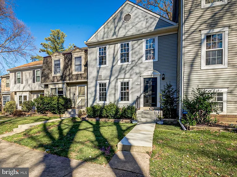 5 Climbing Ivy Ct — Photo 3