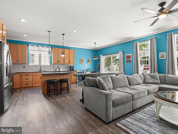 5th image of 205 Pintail Ct