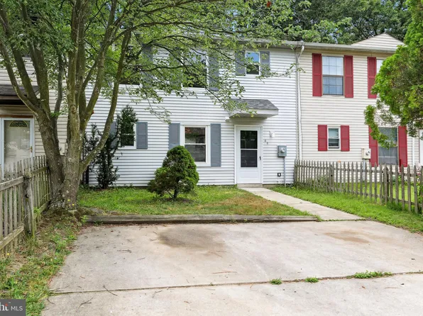 60 Brookshire Rd, Sicklerville, NJ 08081