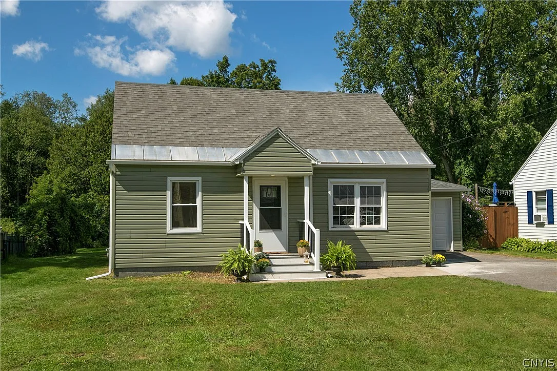 4 bed, 2.0 bath, 1595 sqft, $3,100 — Photo 4