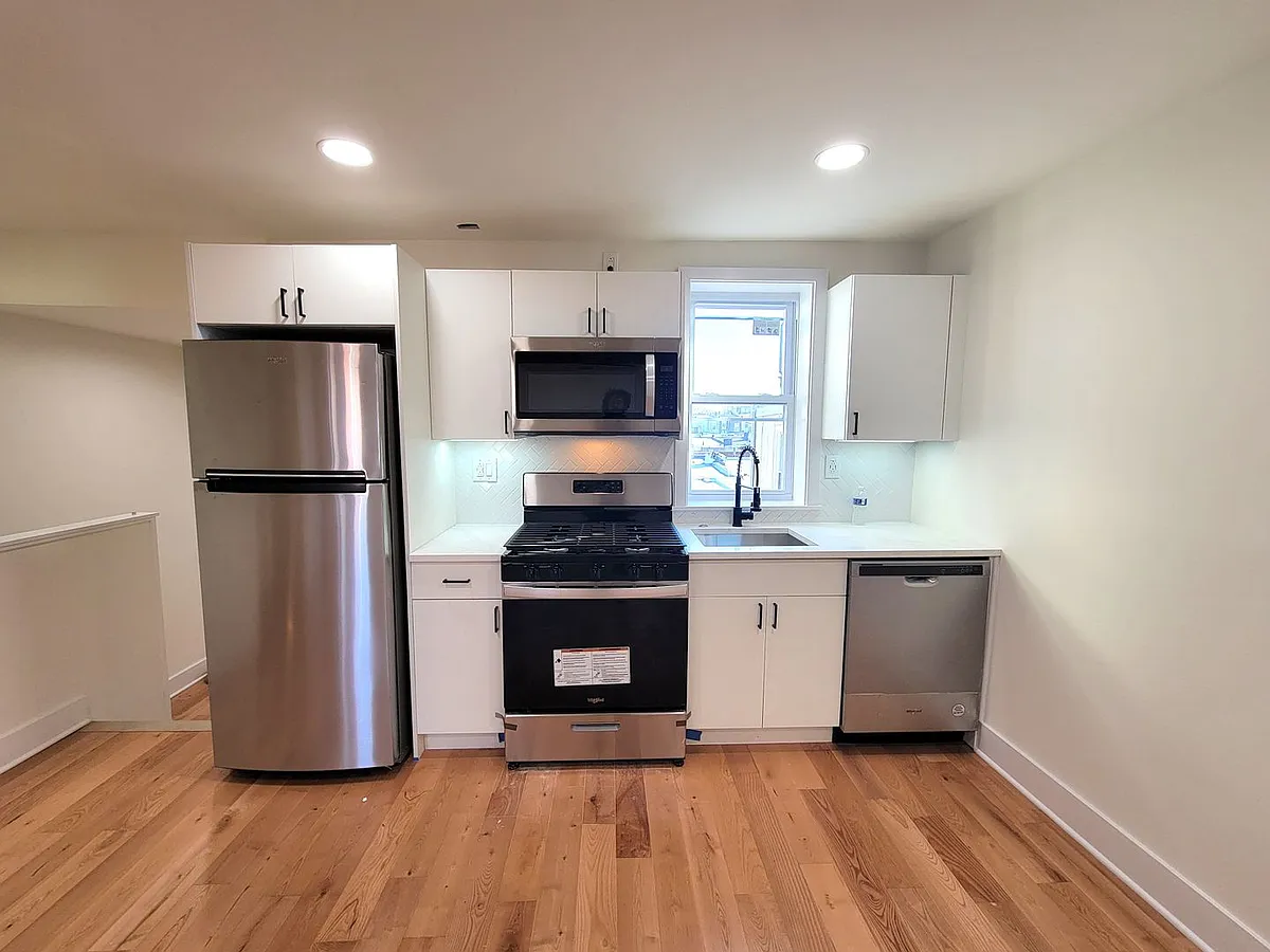 Building Photo - 845 N 26th St #3
