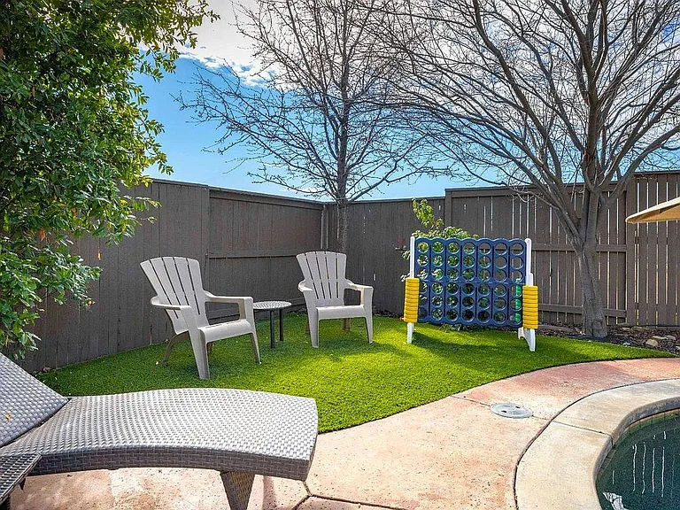 4930 Village Green Dr — Photo 51