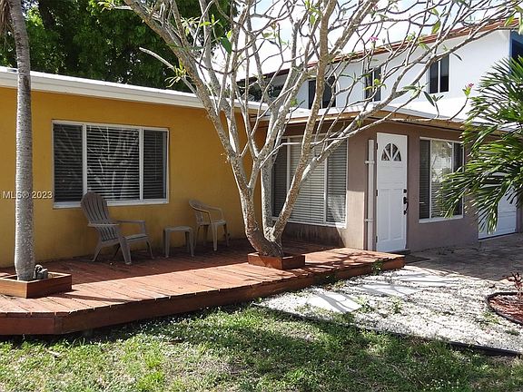 2nd image of 1215 NE 11th Ave
