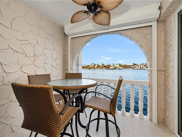 4000 Gulf Shore Blvd N #1400 — Photo 19